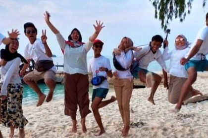 Ceria di Pantai Pulau Perak Kepulauan Seribu
