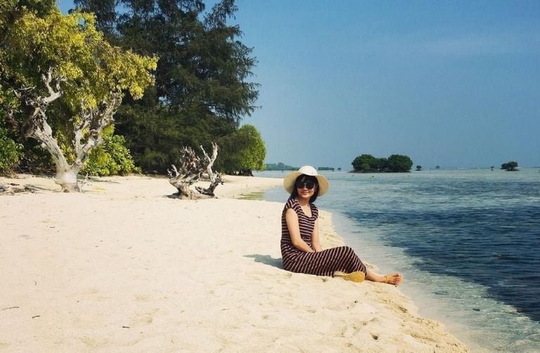 Pantai Tanjung Rengge Wisata Pulau Pari