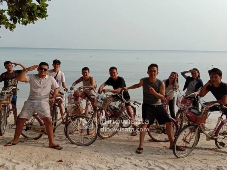 Kegiatan Bersepeda Wisata Pulau Tidung